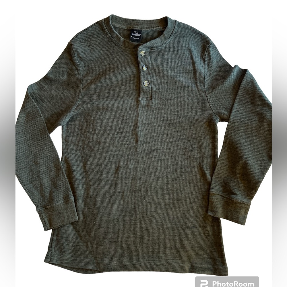 Men’s Lg Revolution green long sleeve Henley
D